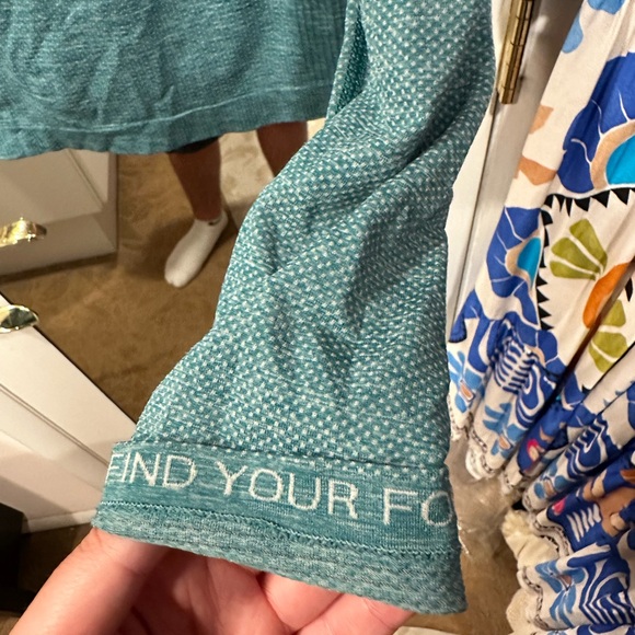 Lululemon Long Sleeve Tee Shirt - Picture 6 of 8